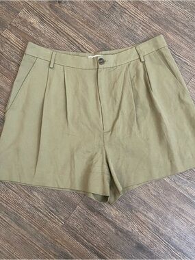 Reformation Mason Pleated Shorts in Olive Oil Size 12